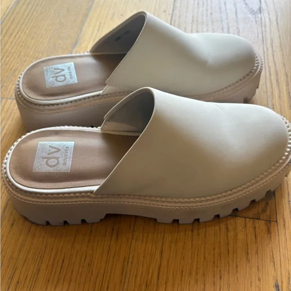 Dolce Vita Cream Slip-On Shoes - Picture 4 of 4